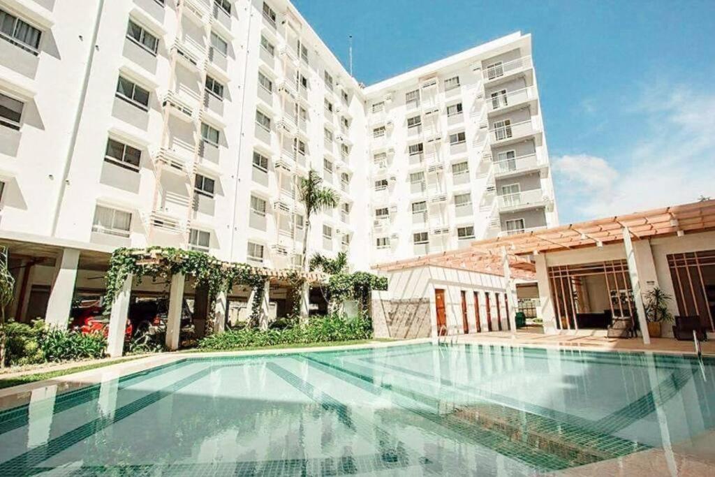 Affordable Condo, Near It Park *
