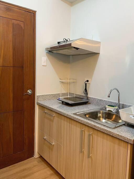 Affordable Condo, Near It Park Apartment